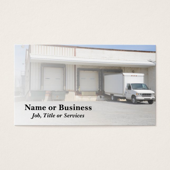 Lastkraftwagen an einem Entladedock (Vorderseite)