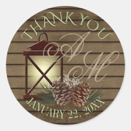 Laterne und Pine Rustic Winter Monogram Runder Aufkleber