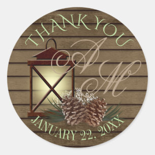 Laterne und Pine Rustic Winter Monogram Runder Aufkleber