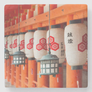 Laternen innerhalb des Itsukushima-Schreins Steinuntersetzer