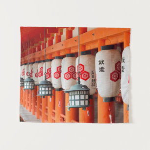 Laternen innerhalb des Itsukushima-Schreins Wandteppich