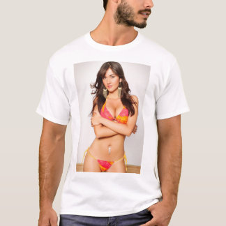 LatinaPinUpmädchen im Bikini T-Shirt
