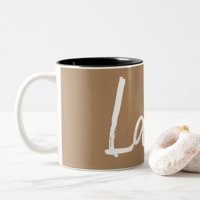 Latte coffee liebt Typografie Zweifarbige Tasse (Mit Donut)