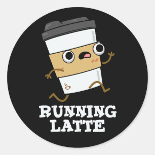 Latte Funny Coffee Pun Dark BG läuft Runder Aufkleber