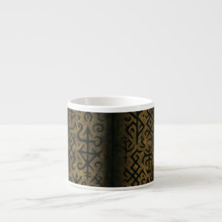 Latte Tasse mit antiken Runes Feel