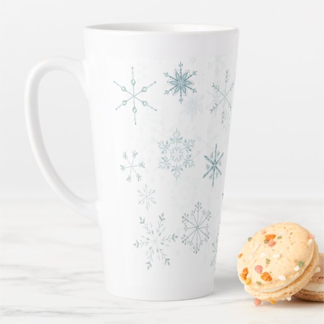 Latte Tasse mit handgemalten Schneeflocken (Beispiel)