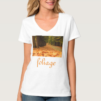Laub auf Bella + Leinwand-Jersey-V-Ausschnitt für T-Shirt
