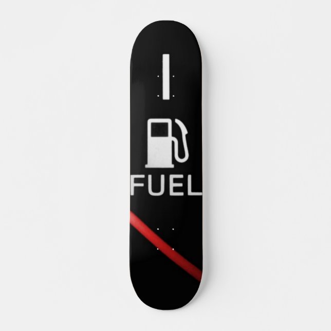 Laufen auf leerem Skateboard (Vorne)