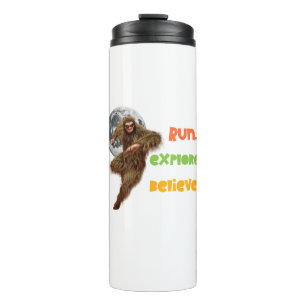 Laufen, erkunden, glauben Sie an den Funny Bigfoot Thermosbecher