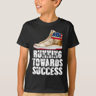 Laufen in Richtung Erfolg Trump Sneaker Republikan T-Shirt