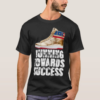 Laufen in Richtung Erfolg Trump Sneaker Republikan T-Shirt