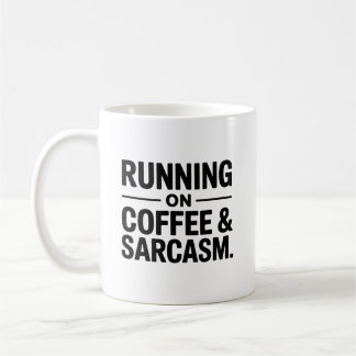 Laufend auf Kaffee und Sarkasmus Lustiger Bürobech Kaffeetasse