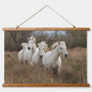 laufende Camargue-Pferde Wandteppich Mit Holzrahmen