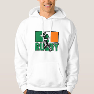 laufender Ball des Rugbyspielers, der Hoodie