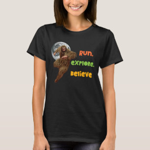 Laufender Sasquatch-Abenteuer-Glaubens-Entwurf T-Shirt