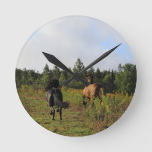 Laufendes wildes runde wanduhr
