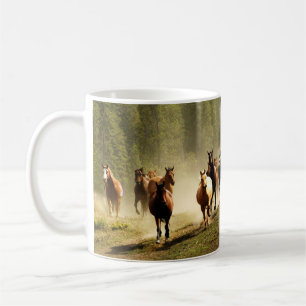Laufpferde auf der Ranch von Montana Kaffeetasse