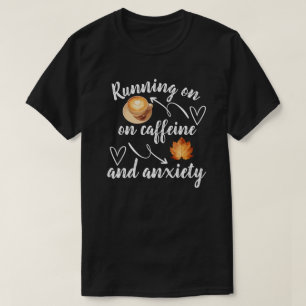 Läuft auf Koffein und Angstzuständen T-Shirt