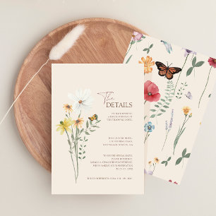 Launische Hochzeitsdetails mit Wildblumen und Schm Begleitkarte