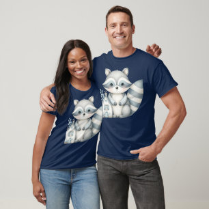 Launische Waschbär-Nacht-Waldhütte-Szene T-Shirt