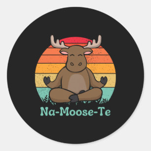 Launische Wildlife Na-moose-te Lustiger Elch Yoga Runder Aufkleber