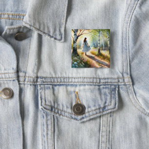 Launisches Mädchen tanzt durch Birkenwald Button
