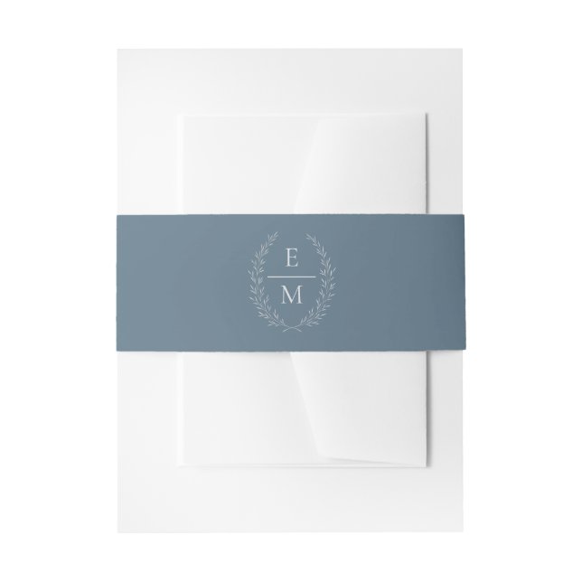 Laurel Dusty Blue Monogram-Ehrring Einladungsbanderole (Vorderseite Beispiel)