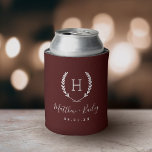 Laurel Wappen Wedding Monogram | Burgund<br><div class="desc">Vollfarbige, individuell bedruckte Farbkeller machen eine lustige und funktionelle Gastgeschenk Hochzeit Ihre Gäste werden Liebe! Personalisieren Sie die Vorlage mit den Namen der Braut und des Bräutigams oder Monogramminitialen. Fügen Sie Ihren Hochzeitstag, die Stadt, den Staat oder den Veranstaltungsnamen oder einen anderen benutzerdefinierten Text hinzu. Dieses moderne, rustikale Logo-Design hat...</div>