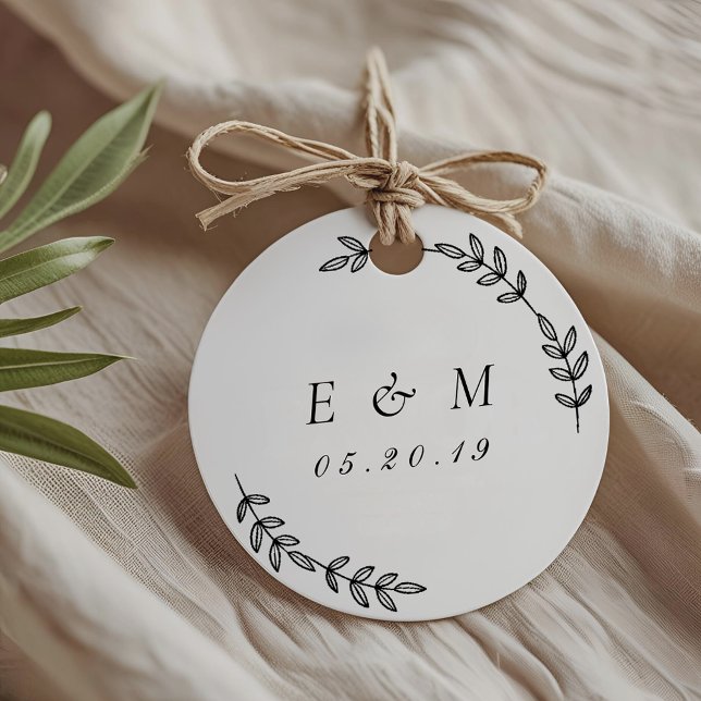 Laurel Wreath Custom Monogram Wedding Round Geschenkanhänger (Von Creator hochgeladen)