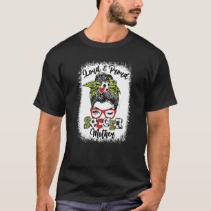 Laute und stolze Fußball-Mutter Messy Bun gebleich T-Shirt