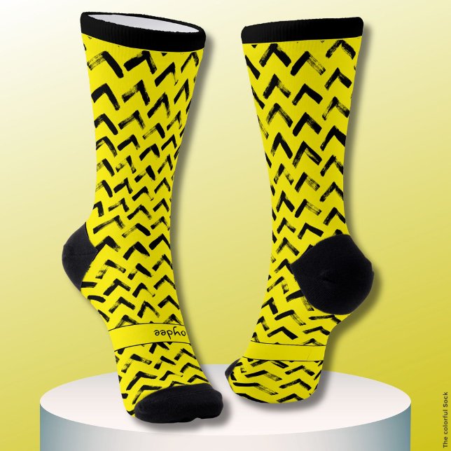 Lauter Chevron Schwarz und Gelb Name Initialen Socken (Von Creator hochgeladen)