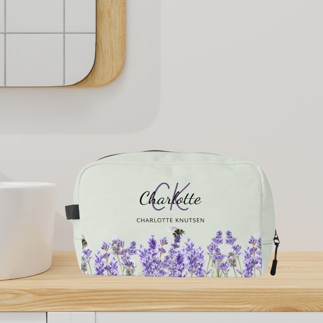 Lavendel-Blume Salbeigrün-Monogramm Waschbeutel (Von Creator hochgeladen)
