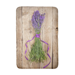 Lavendel-Blumen auf hölzernem Tabellen-Hintergrun Badematte