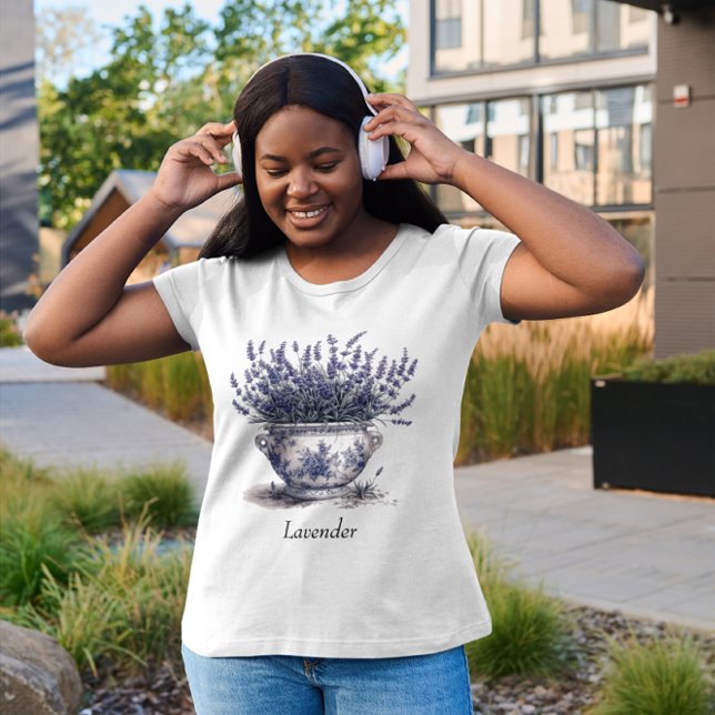 Lavendel in Delft Blue, benutzerdefinierbar T-Shirt (Von Creator hochgeladen)