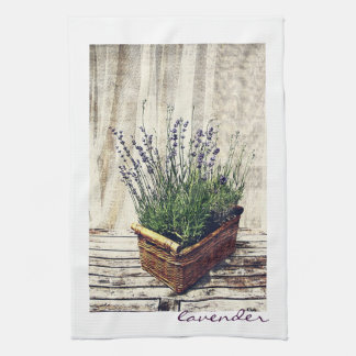 Lavendel in einem Korb Küchentuch