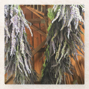 Lavendel in einer Scheune Glasuntersetzer