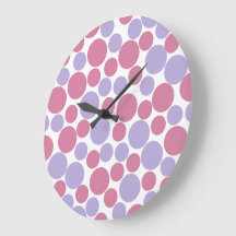 Lavendel- und Mattrosa-Polka-Punkt-Wanduhr
