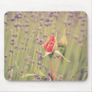 Lavendel- und Rosenblumen Mousepad