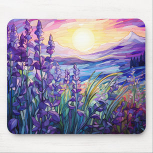 Lavendel wächst auf dem Feld, Berg im Hintergrund Mousepad