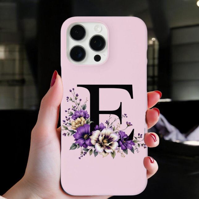Lavendelblüte: Monogrammierte Initiale 'E'  iPhone Hülle (Von Creator hochgeladen)