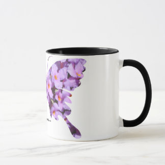 Lavendellantana-Blumen auf einer Kaffee-Tasse Tasse