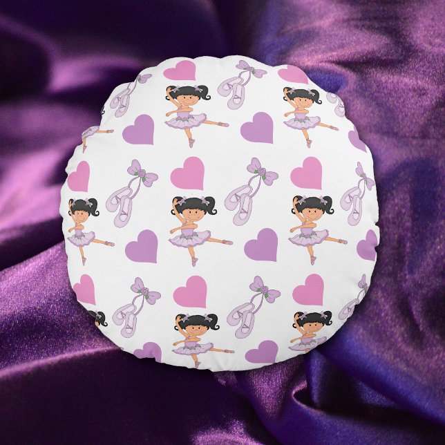 Lavender Ballerina Herzmuster Rundes Kissen (Von Creator hochgeladen)