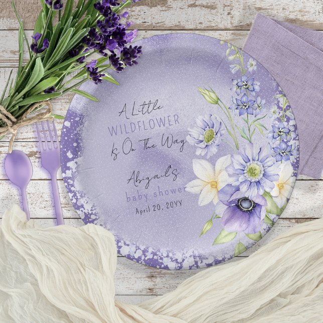 Lavender Boho Eine kleine Wildblume Babydusche Pappteller (A Little Wildflower Is On The Way Lavender Floral Baby Shower Paper Plates)