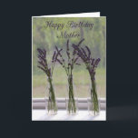 Lavender Bouquets Mother Happy Birthday Karte<br><div class="desc">Ein Trio aus Lavendelsträuchern in Flaschen sitzt auf einem Fensterbrett auf einem Bauernhof in Kansas, wo eine Reihe von Lavendel angebaut wird. Es war eine Freude, diesen duftenden Bauernhof zu besuchen, um eine meiner liebsten Blume zu genießen. Seit uralten Zeiten haben die Menschen Lavendel in vielerlei Hinsicht benutzt - um...</div>