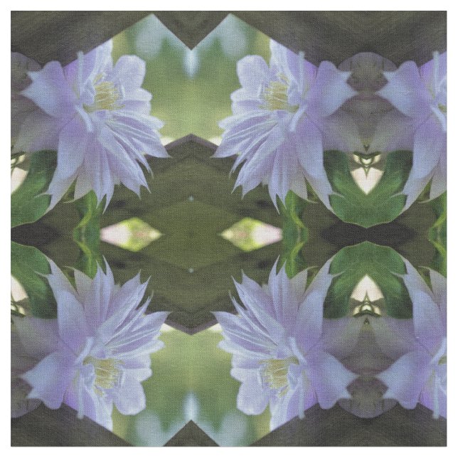Lavender Clematis Blume in Trellis Stoff (Nahaufnahme)