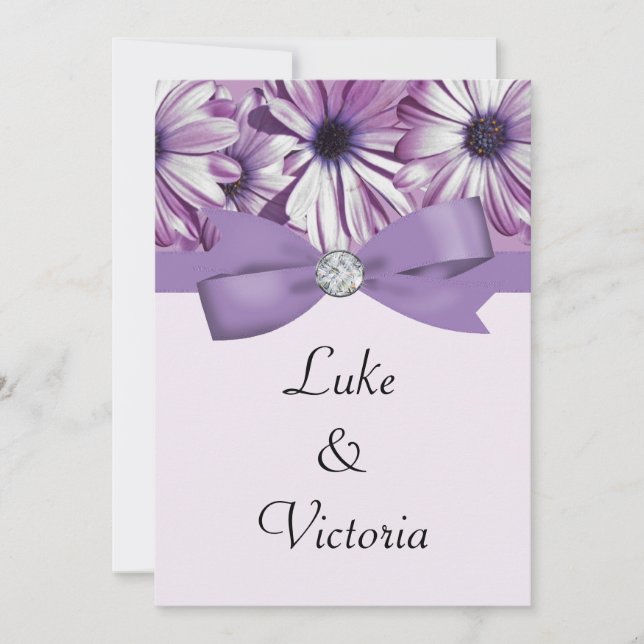 Lavender Daisies Bow & Ribbon Wedding Einladung (Vorderseite)