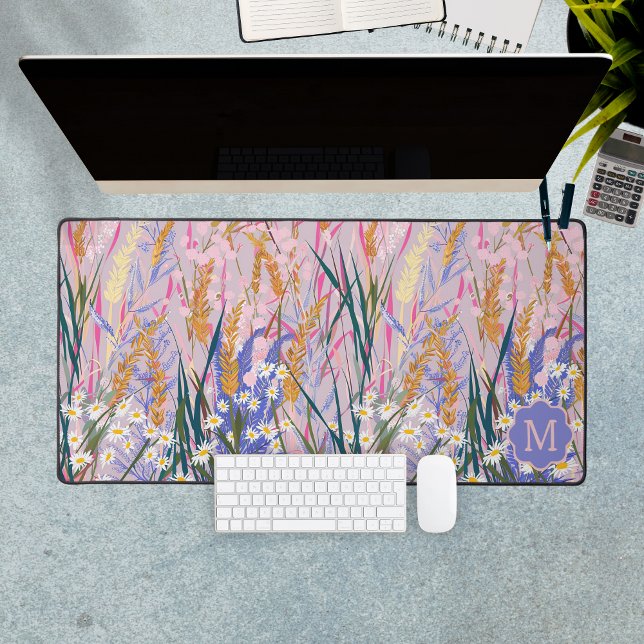 Lavender Daisies Custom Initial Monogram Floral Schreibtischunterlage (Lavender Daisies Custom Initial Monogram Floral Desk Mat)