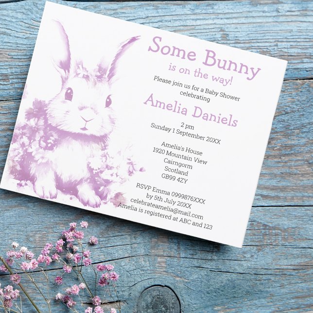 Lavender Einige Bunny kommt Baby Dusche Einladung (Some bunny is coming! supper cute baby shower invites 🐇💕🐇)