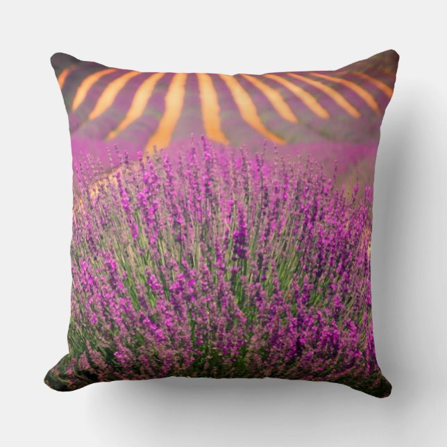 Lavender Field Throw Kissen (Vorderseite)