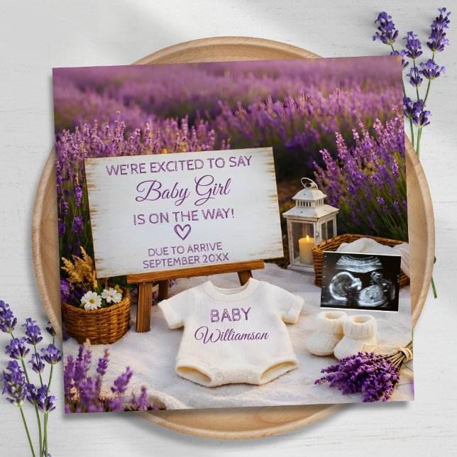Lavender Flower Field Baby Girl Reveal Pregnancy Ankündigung (Von Creator hochgeladen)